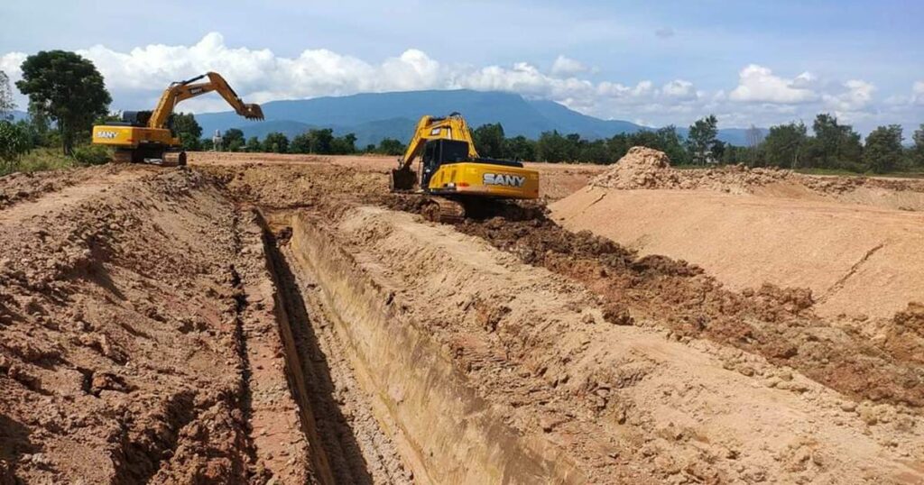 รถแบคโฮรับจ้างอุดรธานี